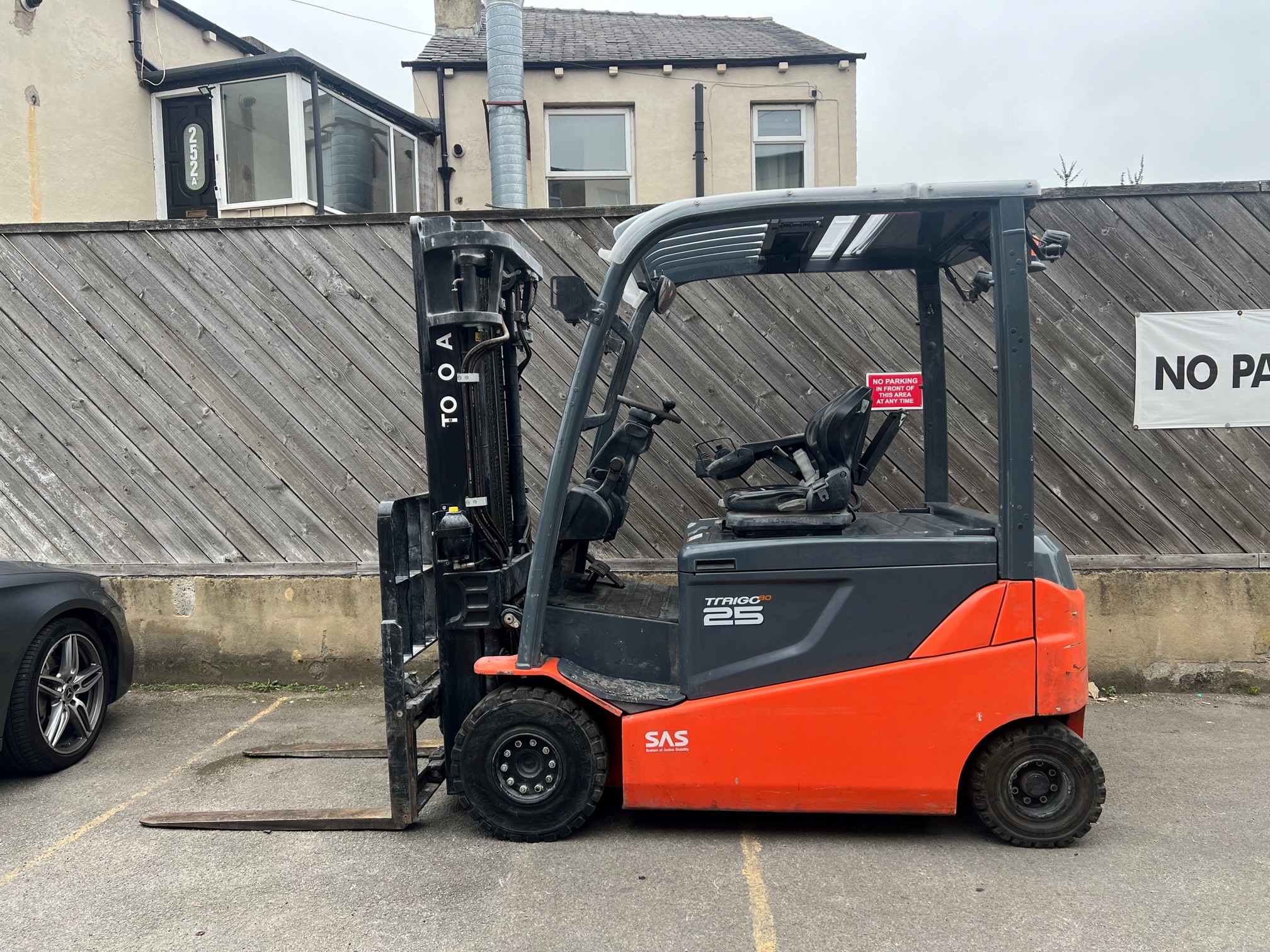 Electric Counterbalance Forklifts